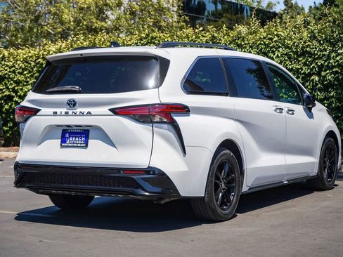 Used 2022 Toyota Sienna XSE w/ XSE Plus Package AWD/4WD image 6