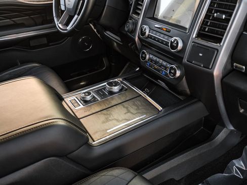 Used 2018 Ford Expedition Platinum image 23