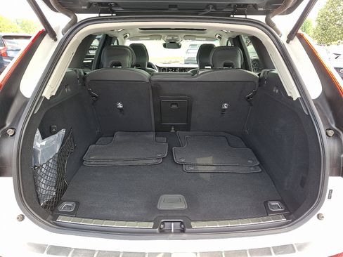 Used 2024 Volvo XC60 T8 Plus w/ Protection Package Premier image 30