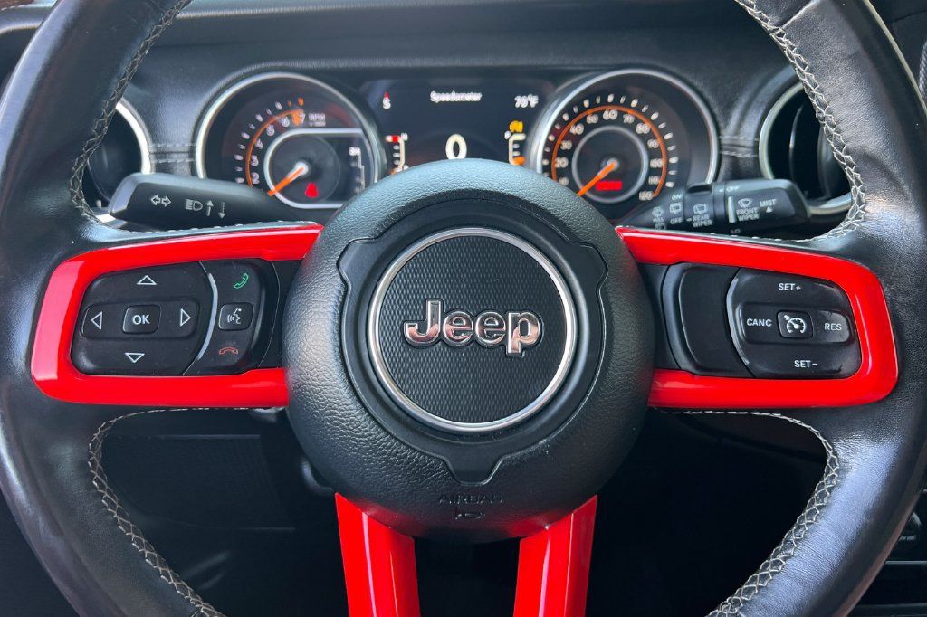 Used 2018 Jeep Wrangler Unlimited Sahara AWD/4WD image 25