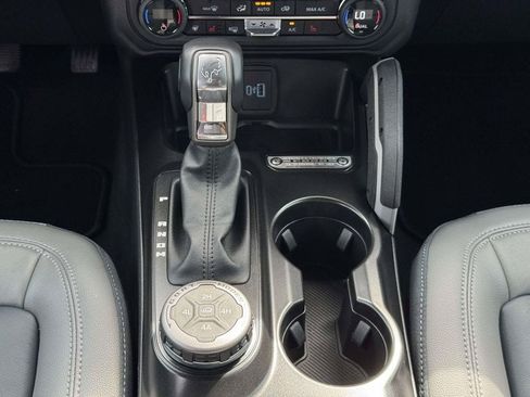 Used 2023 Ford Bronco Outer Banks w/ Sasquatch Package AWD/4WD image 8