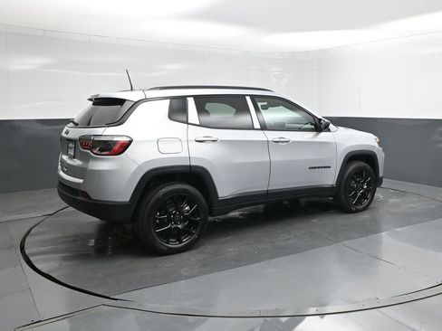 New 2026 Jeep Compass Latitude image 15