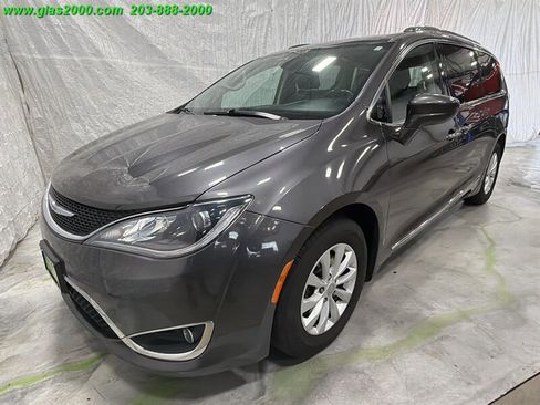 Used 2019 Chrysler Pacifica Touring-L image 1