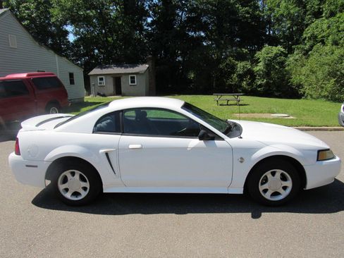 Used 1999 Ford Mustang Coupe RWD image 4