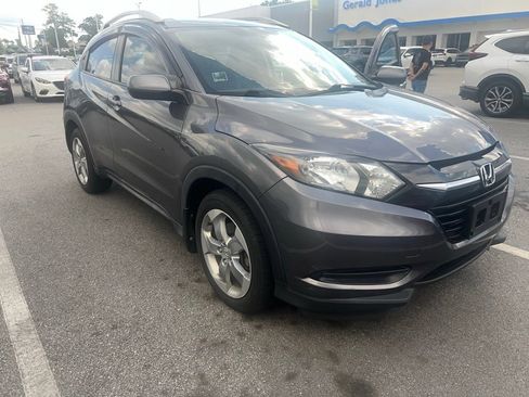 Used 2018 Honda HR-V LX image 1