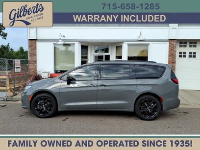 Used 2025 Chrysler Pacifica Limited