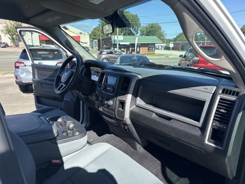 Used 2017 RAM 1500 Express image 18