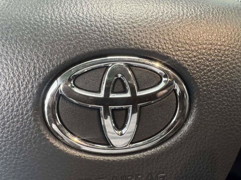 Used 2026 Toyota Sienna LE FWD image 32
