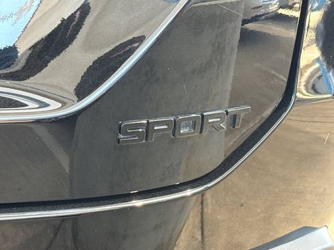 Used 2025 Honda Pilot Sport image 8