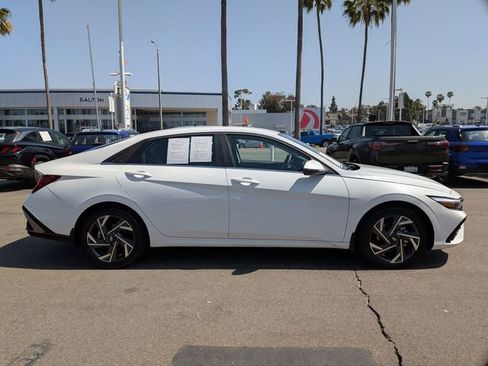 Used 2025 Hyundai Elantra Limited image 5