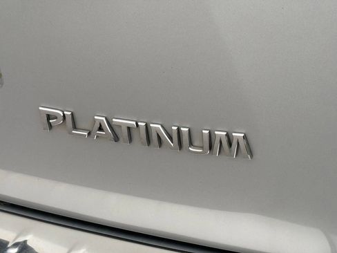 Used 2016 Nissan Pathfinder Platinum w/ Family Entertainment Package FWD image 11