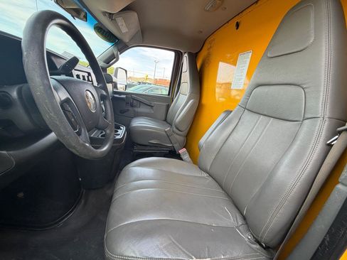 Used 2018 GMC Savana 3500 Extended w/ Driver Convenience Package RWD image 15