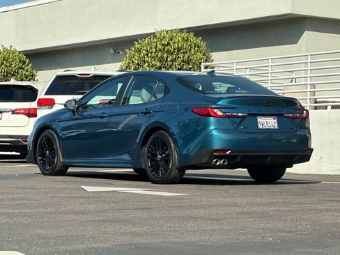 Used 2026 Toyota Camry SE w/ Convenience Package FWD image 3