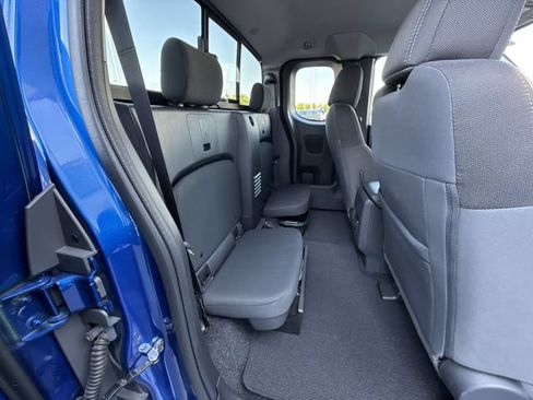 Used 2024 Nissan Frontier SV w/ SV Convenience Package RWD image 16