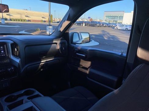 Used 2019 Chevrolet Silverado 1500 Custom Trail Boss w/ Custom Convenience Package image 3