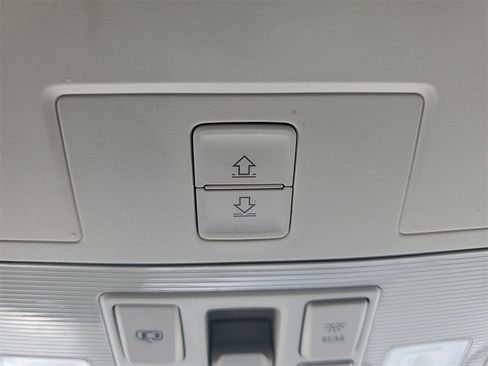 Used 2022 Volkswagen Taos SE image 94