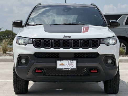 Used 2025 Jeep Compass Trailhawk image 7