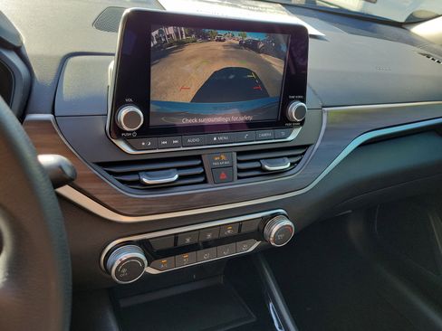 Used 2024 Nissan Altima 2.5 SV image 25