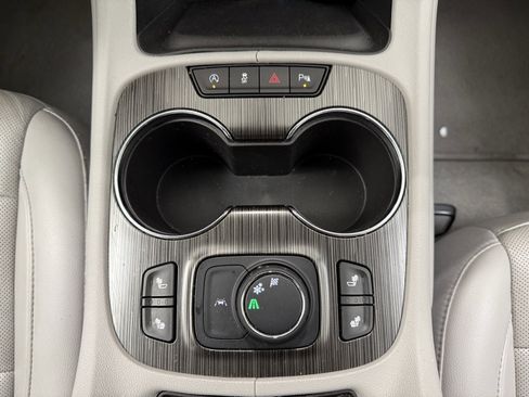 Used 2023 GMC Acadia SLT image 24