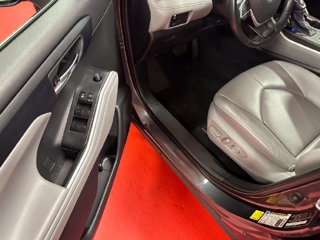 Used 2022 Toyota Highlander XLE AWD/4WD image 9