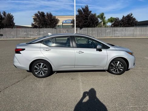 Used 2025 Nissan Versa SV FWD image 3