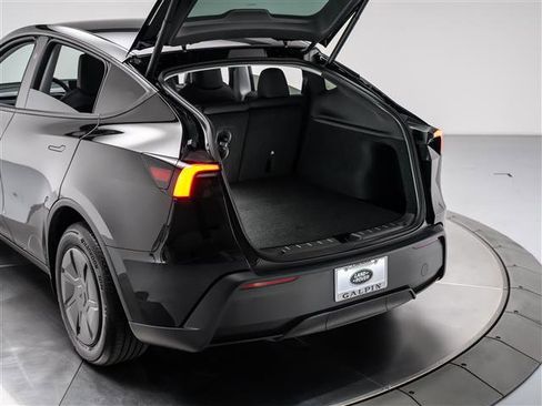 Used 2026 Tesla Model Y 2WD image 29