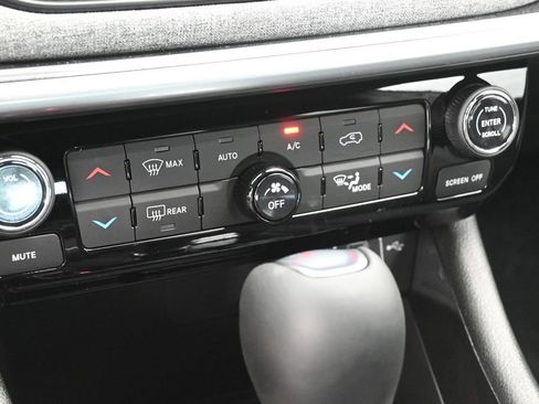 New 2026 Jeep Compass Latitude AWD/4WD image 19