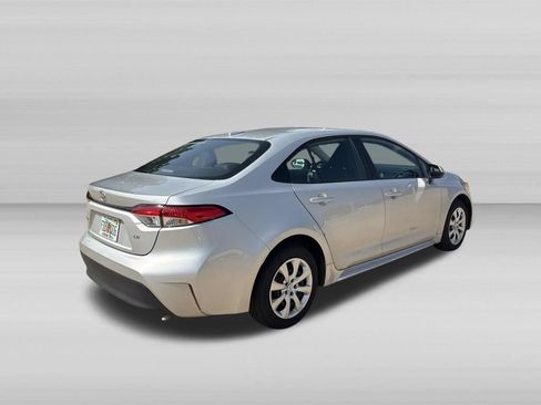 Used 2025 Toyota Corolla LE FWD image 5