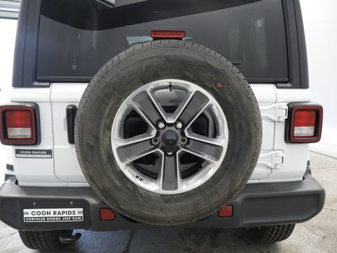 Used 2021 Jeep Wrangler Unlimited Sahara AWD/4WD image 15