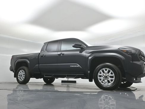 Used 2025 Toyota Tacoma SR5 image 3