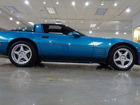 Used 1994 Chevrolet Corvette Coupe RWD image 19