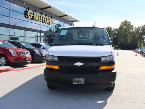 Used 2018 Chevrolet Express 2500 image 1