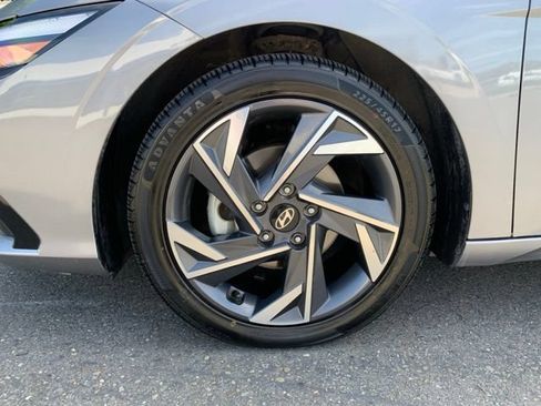 Certified 2024 Hyundai Elantra Limited FWD image 11