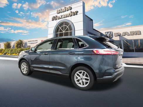 Used 2023 Ford Edge SEL AWD/4WD image 9