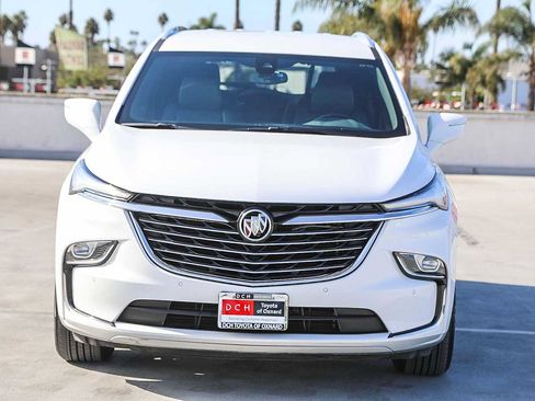 Used 2023 Buick Enclave Essence image 3