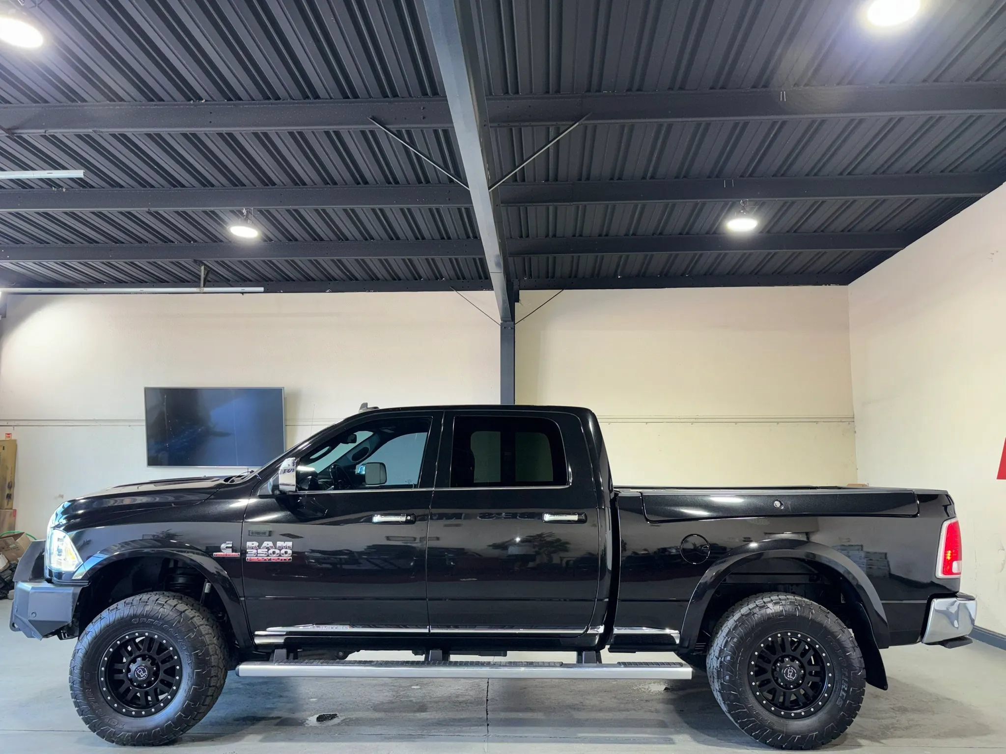 Used 2016 RAM 3500 Laramie Longhorn AWD/4WD image 5
