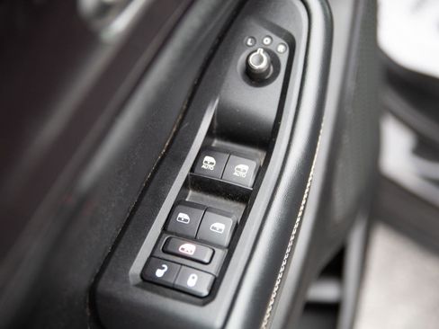 Used 2023 Jeep Grand Cherokee Laredo image 19