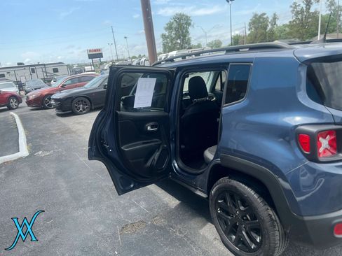 Used 2023 Jeep Renegade Altitude AWD/4WD image 15