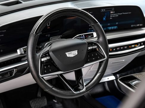 Used 2023 Cadillac Lyriq AWD image 15