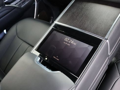 Used 2025 Land Rover Range Rover Autobiography AWD/4WD image 13