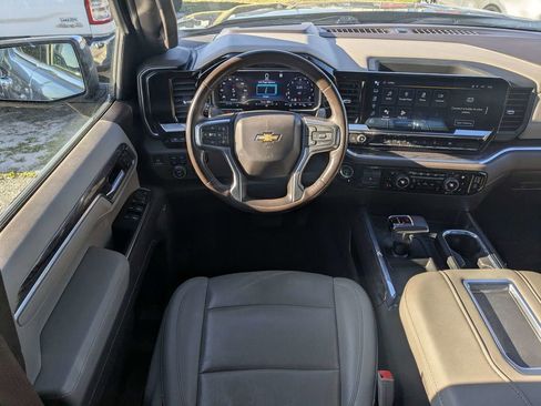 Used 2022 Chevrolet Silverado 1500 LTZ w/ Technology Package image 12