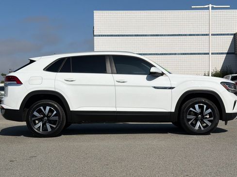 Used 2022 Volkswagen Atlas Cross Sport SE AWD/4WD image 3