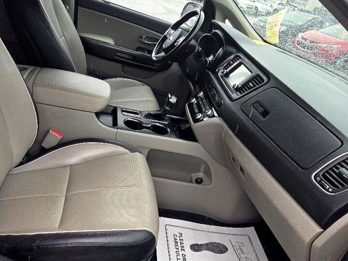 Used 2020 Kia Sedona EX image 13