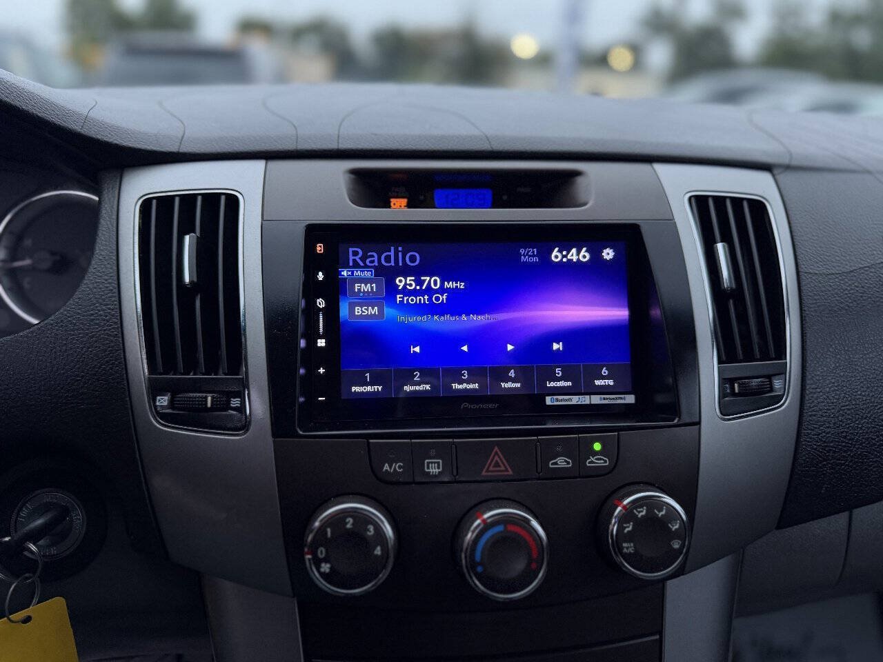 Used 2010 Hyundai Sonata GLS FWD image 12