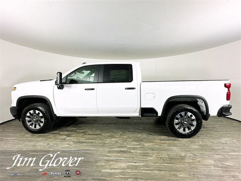 Used 2025 Chevrolet Silverado 2500 Custom w/ Custom Convenience Package image 10