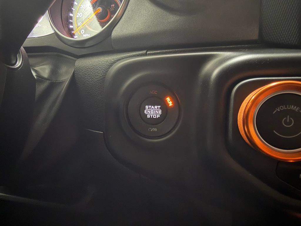Used 2023 Jeep Gladiator Mojave w/ Cold Weather Group AWD/4WD image 14