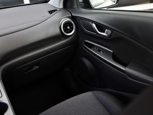 Used 2023 Hyundai Kona SE FWD image 29