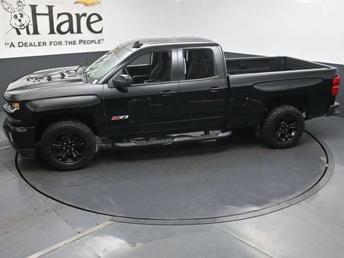 Used 2018 Chevrolet Silverado 1500 LT w/ Midnight Edition AWD/4WD image 76