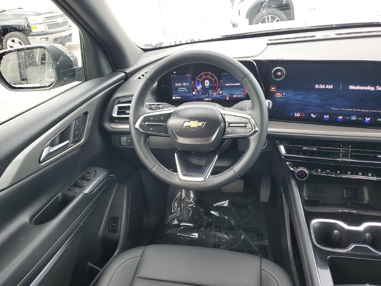 Used 2026 Chevrolet Traverse LT FWD image 11