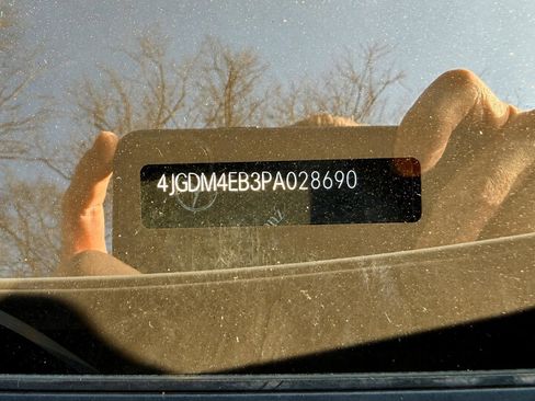 Used 2023 Mercedes-Benz EQS 580 4MATIC SUV w/ Acoustic Comfort Package image 70